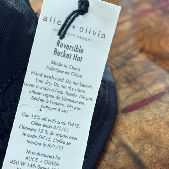 NWT Alice + Olivia bucket hat - Picture 2 of 4